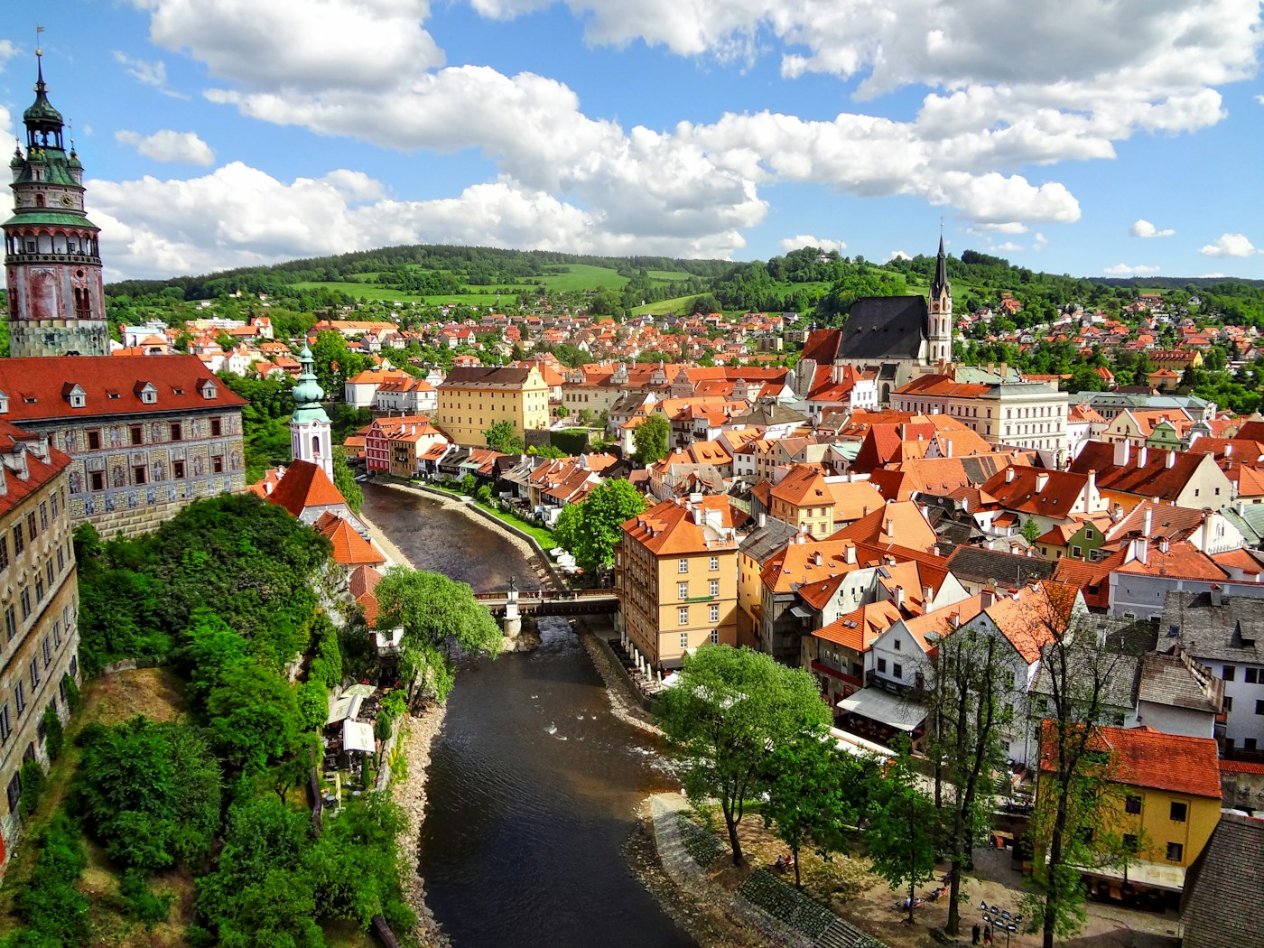 City streets and architecture for an urban guide